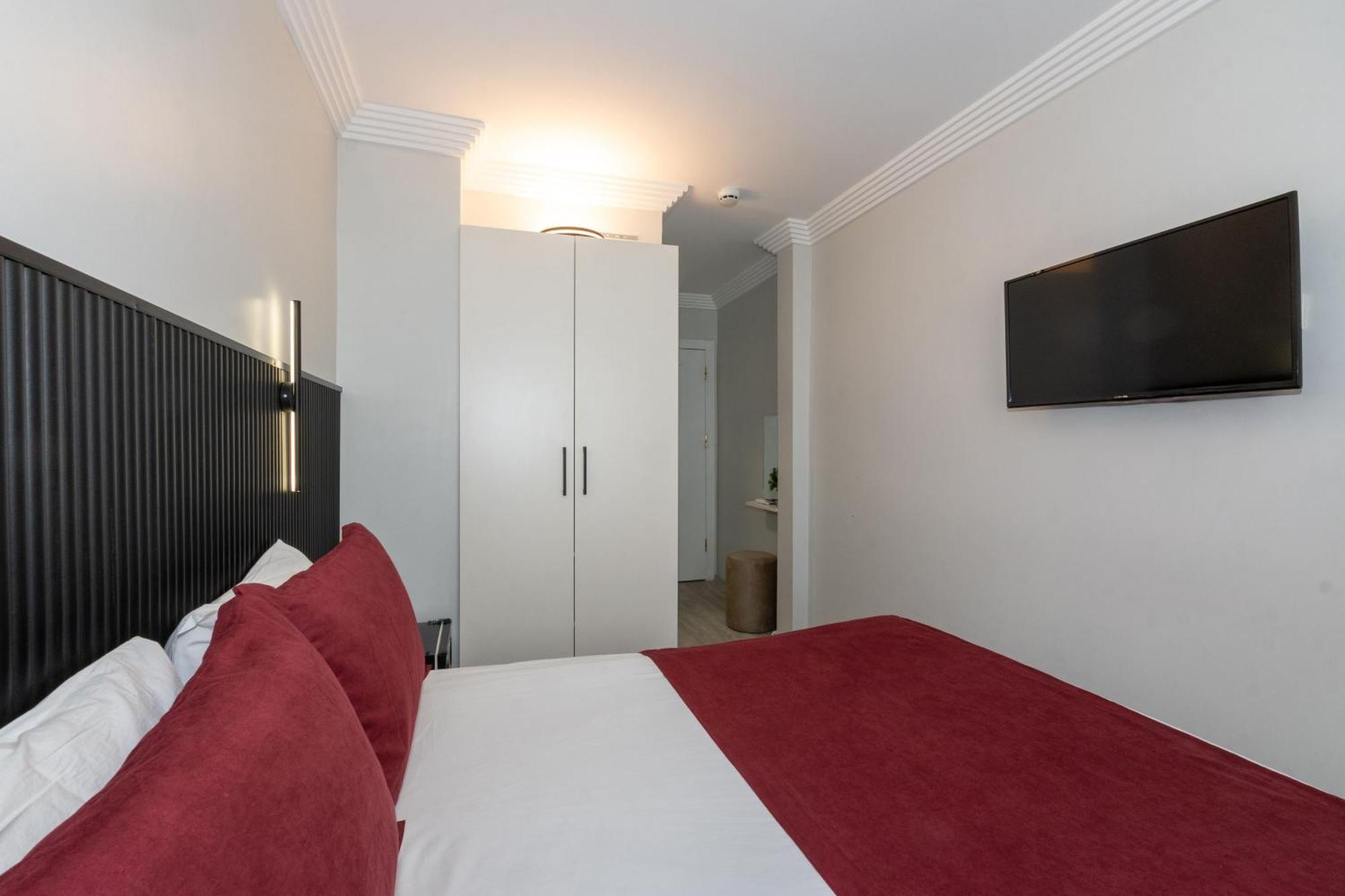 Istanbul Holiday Hotel 3*