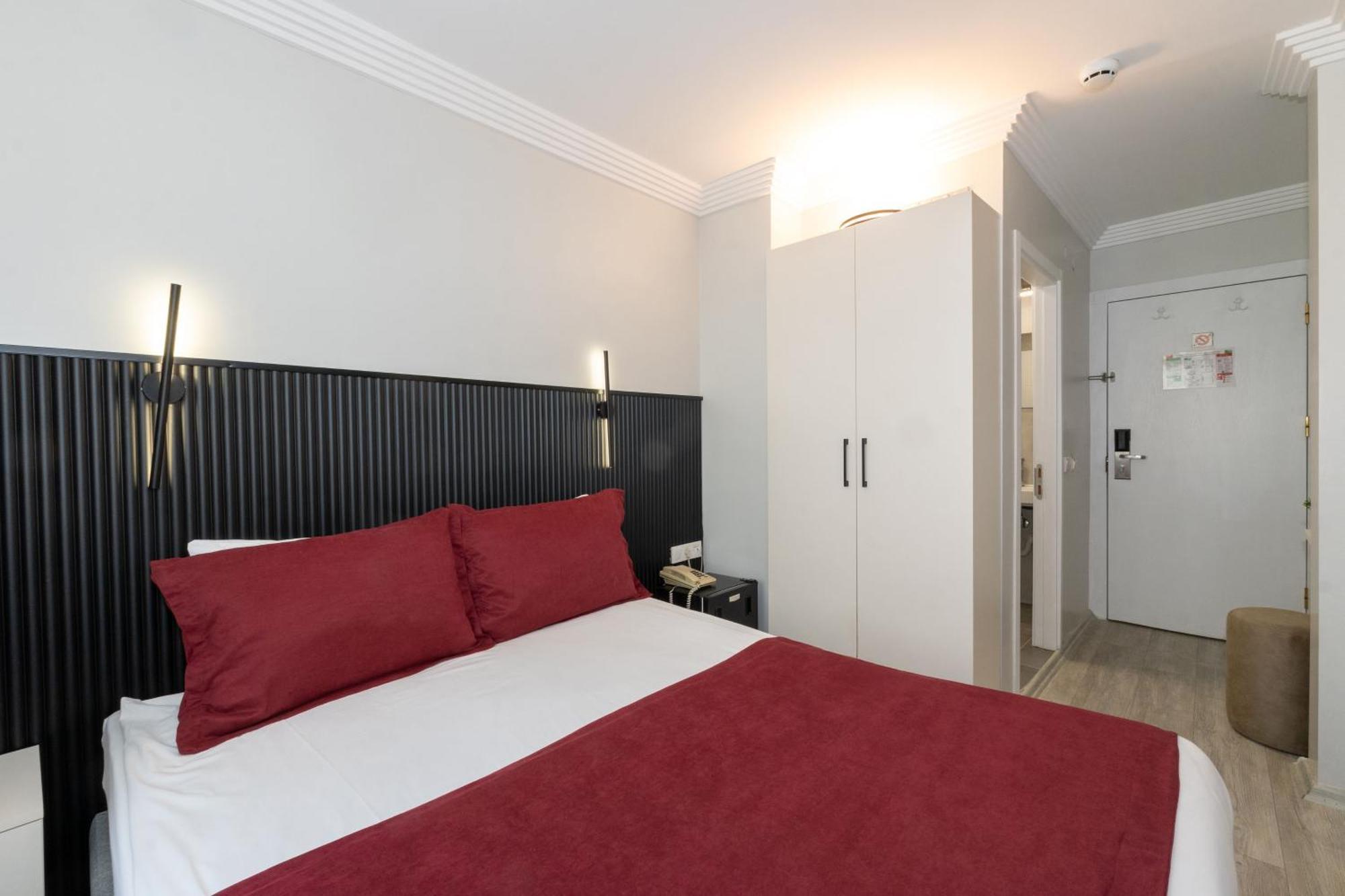 Istanbul Holiday Hotel Отель 3*