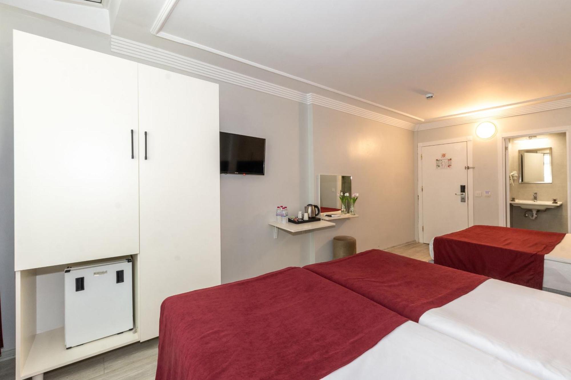 Istanbul Holiday Hotel Отель 3*