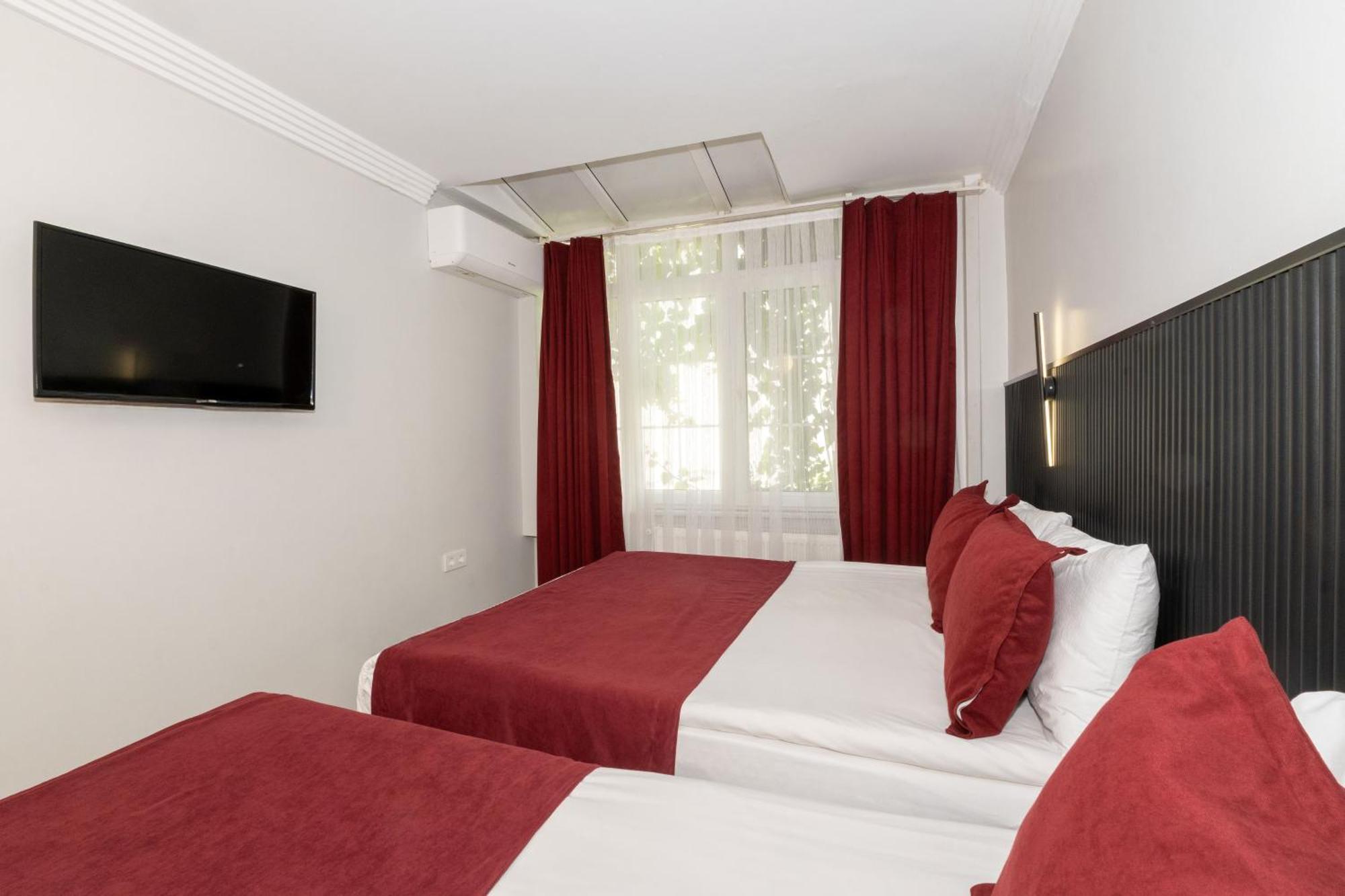 Istanbul Holiday Hotel 3*
